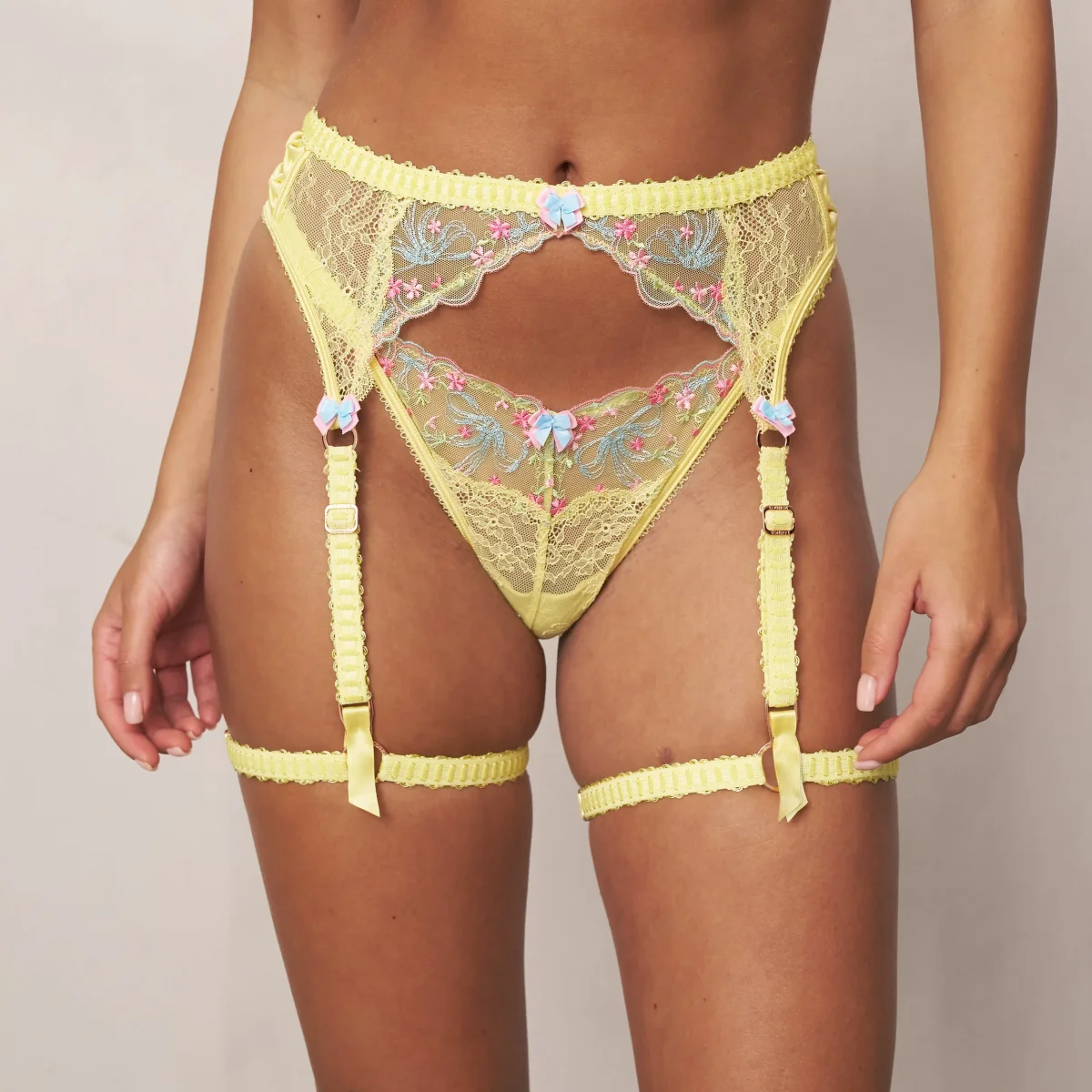 String et Porte-jarretelles Ilianna Intimates (Ensemble) - Jaune – Image 2