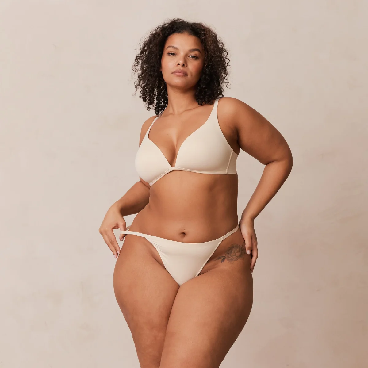 Light Plunge Soutien-Gorge T-Shirt Sans Armatures - Latte – Image 8