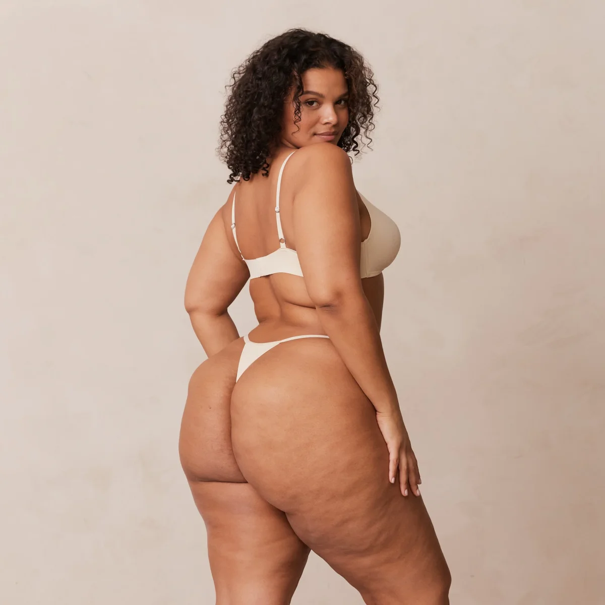 Light Plunge Soutien-Gorge T-Shirt Sans Armatures - Latte – Image 9