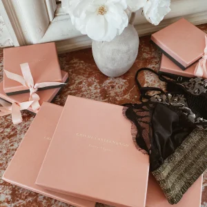 La jolie boite à dessous