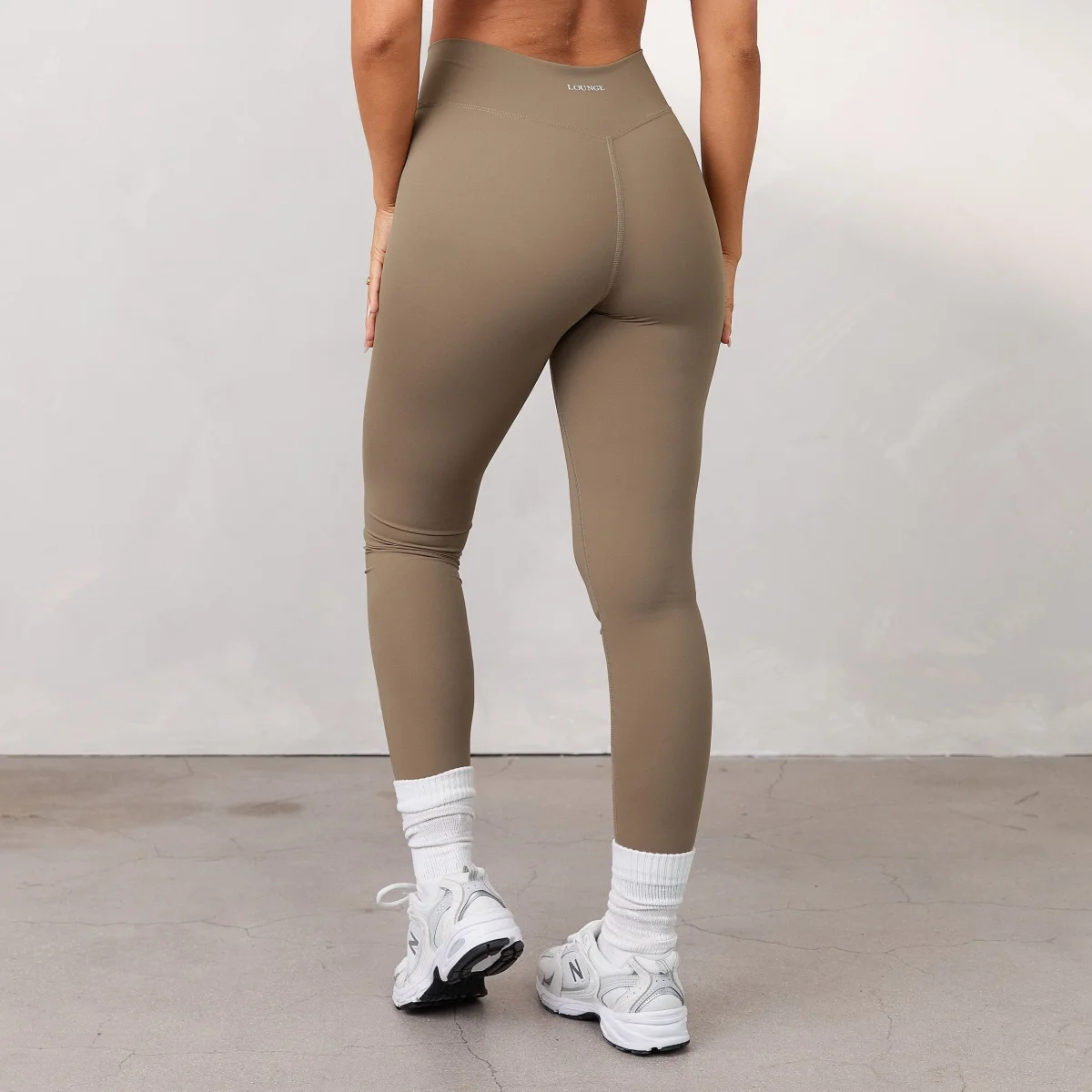 Silhouette Crossover Leggings - Dune de Sable – Image 4