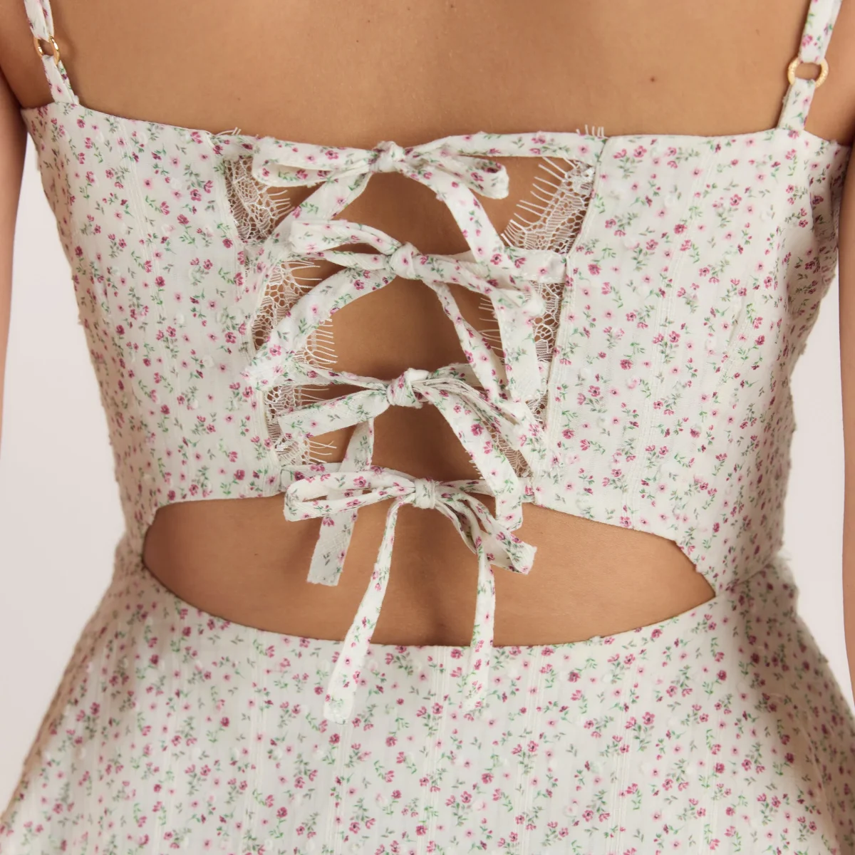 Robe Courte à Plis et Dentelle - Crème Florale – Image 7