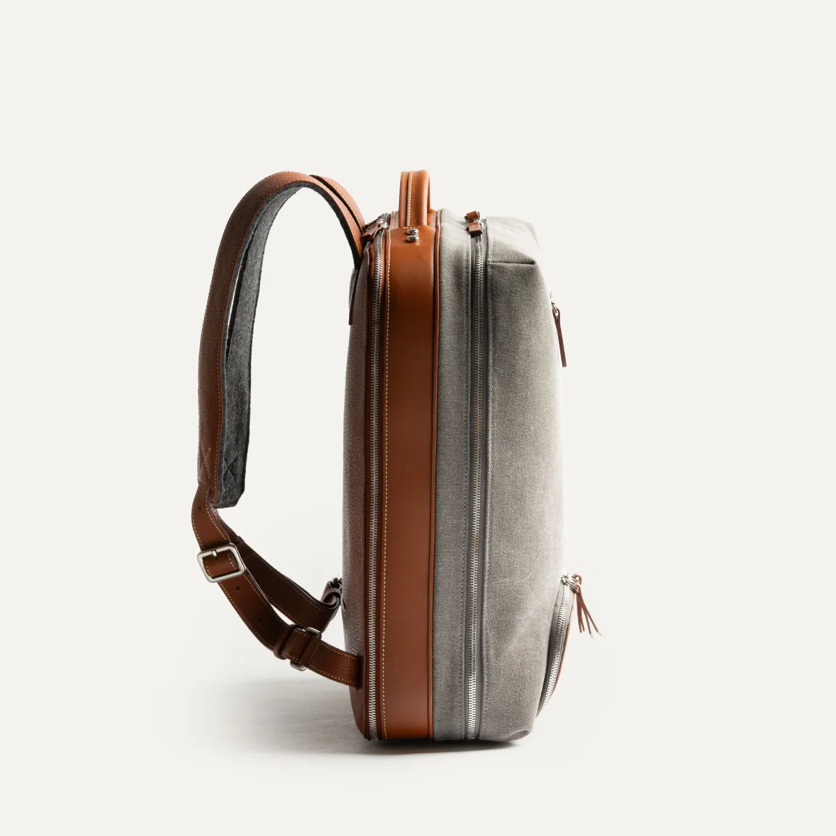 Sac à dos de voyage ~ ANTOINE II - GRIS & COGNAC – Image 9