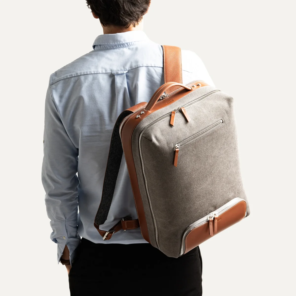 Sac à dos de voyage ~ ANTOINE II - GRIS & COGNAC – Image 6