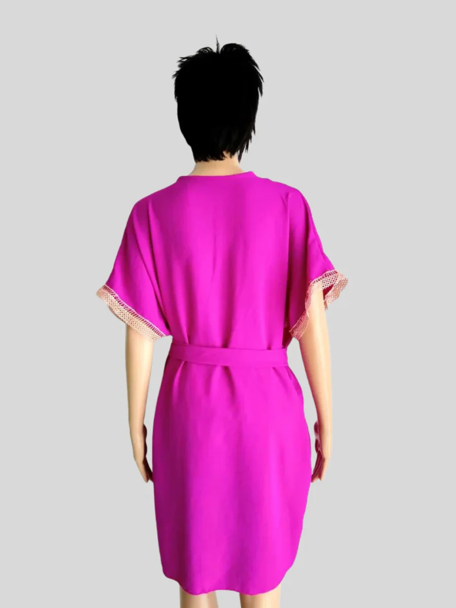 Robe ROSE FUCHSIA avec col en dentelle – Image 5