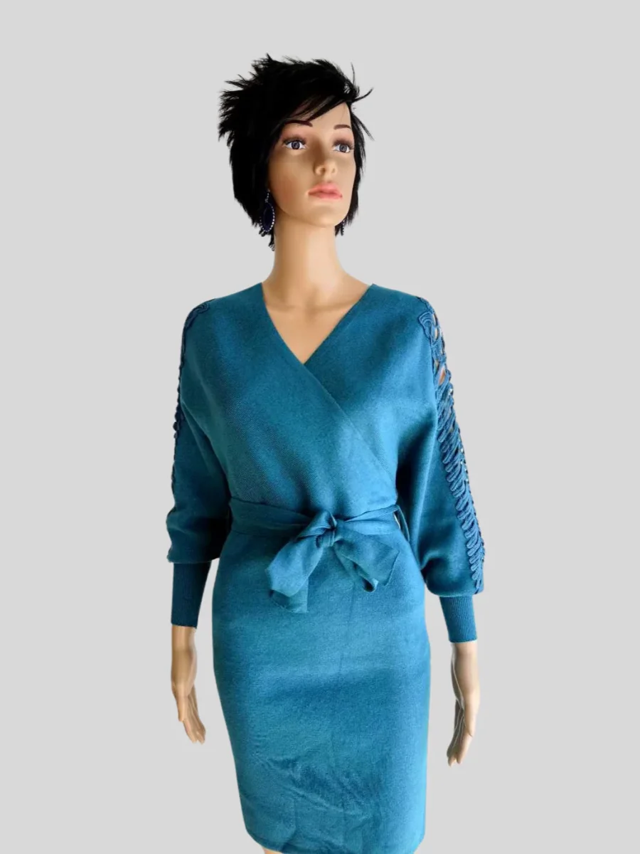 Robe-pull cache-cœur BLEUE en dentelle à nouer – Image 3