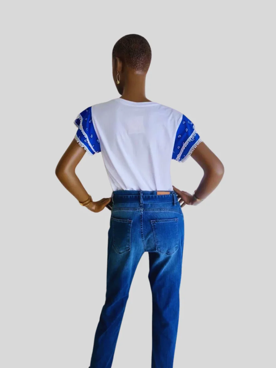 T-Shirt BLEU ELECTRIQUE à volants – Image 4