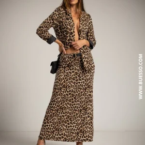 Ensemble tailleur léopard femme élégant