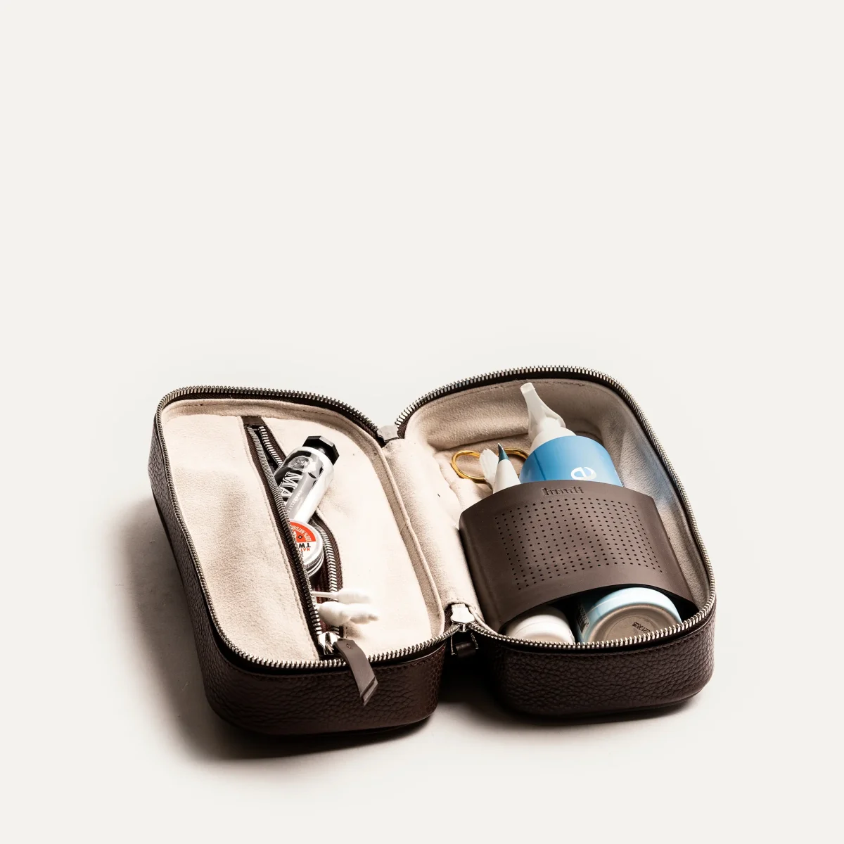 Trousse de toilette cuir ~ CLARA - CHESTNUT – Image 7