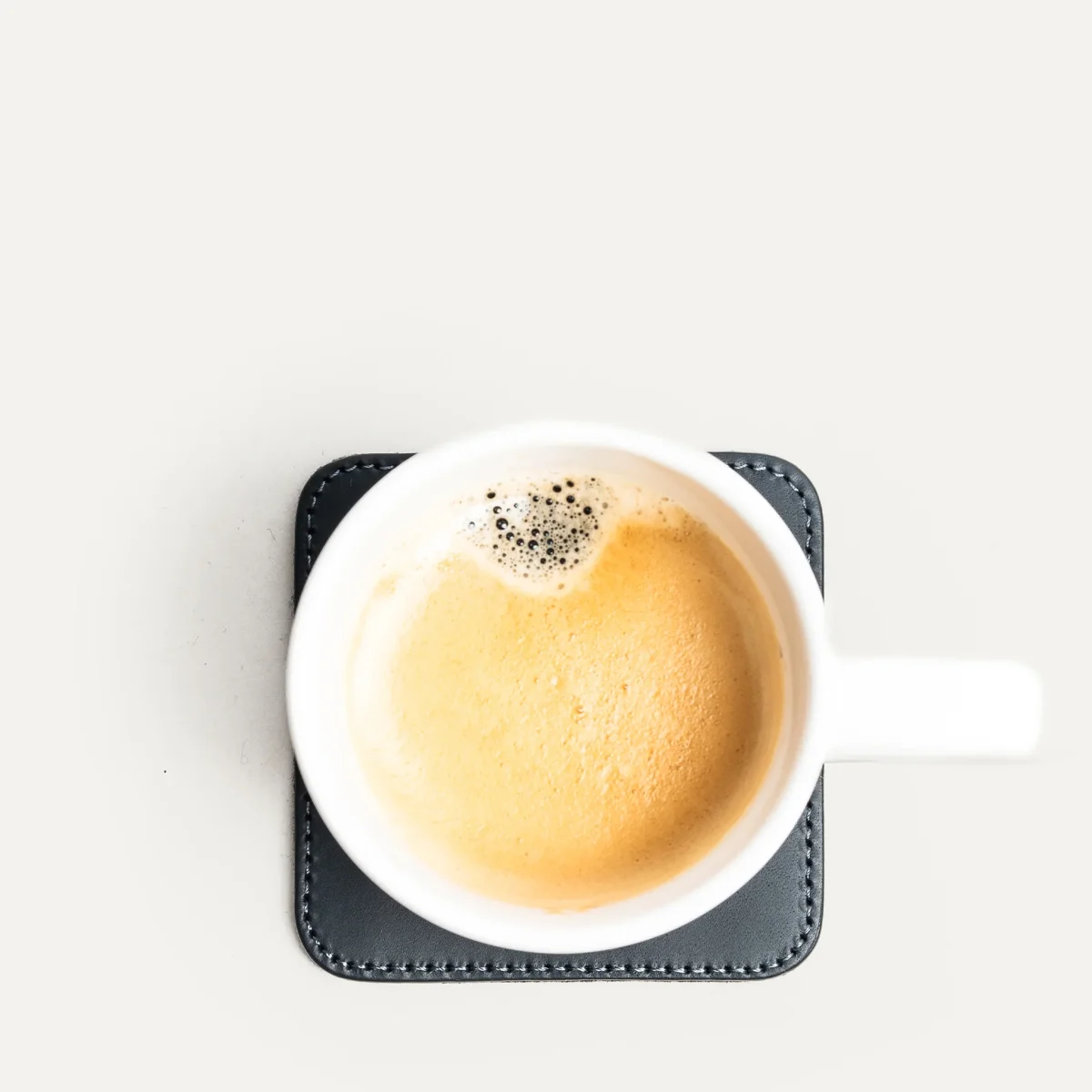 Sous-tasses en cuir ~ IVO - MARINE – Image 2