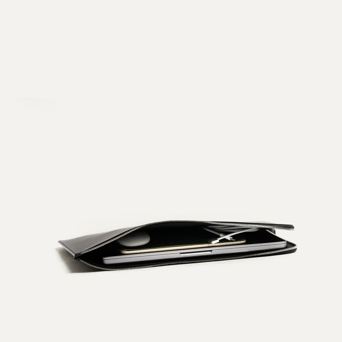 Pochette ordinateur en cuir ~ MAYA - NOIR – Image 4