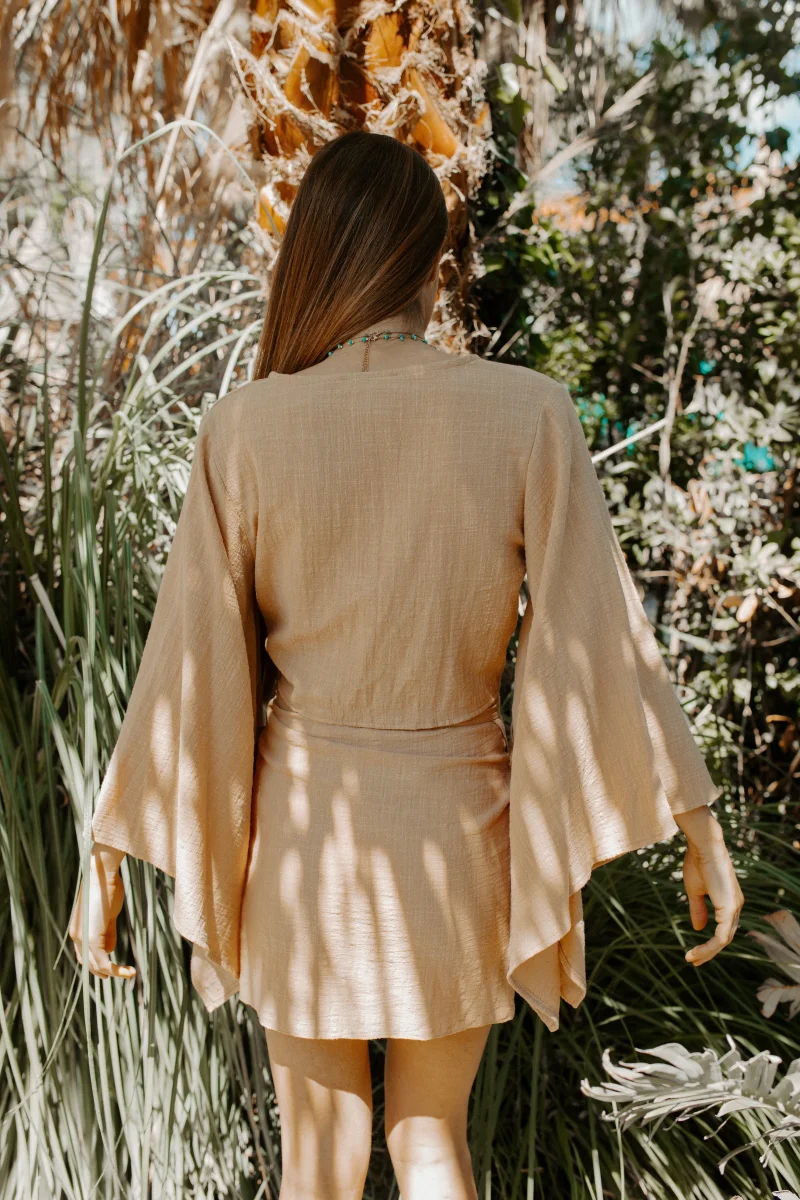 Top à nouer sur le devant Uluru – Image 3