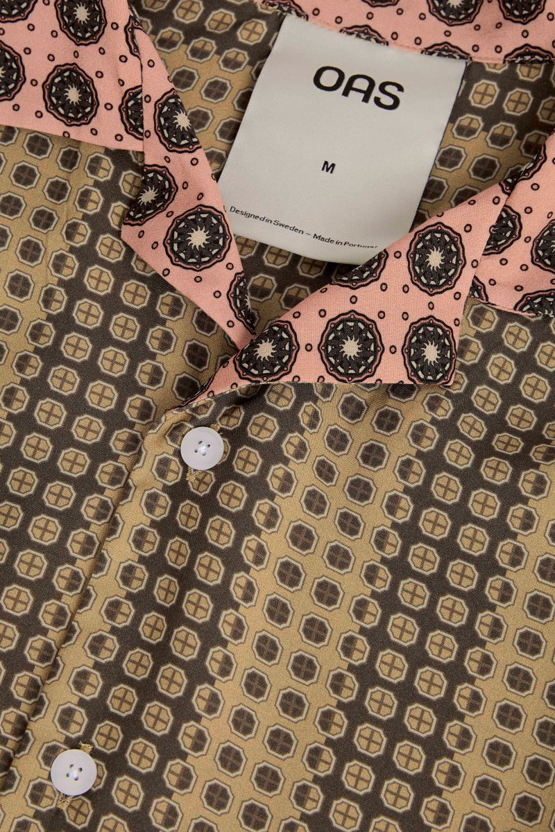 Chemise Reverie à motifs kaki et rose – Image 3