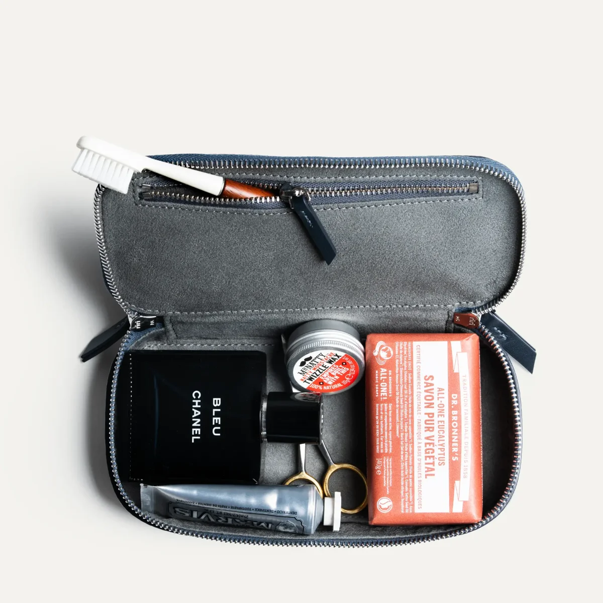Trousse de toilette compacte ~ EVA - Cuir grainé marine – Image 3