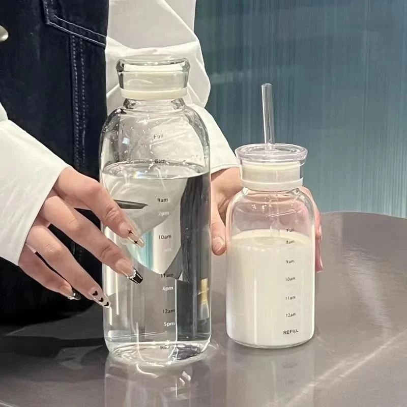 Bouteille D'eau en Verre avec Paille – Image 5