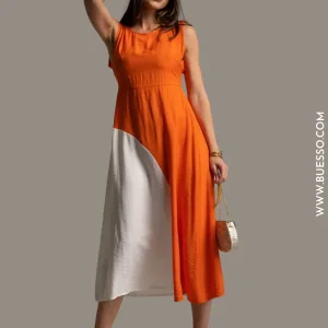 Robe bicolore orange et blanc sans manches