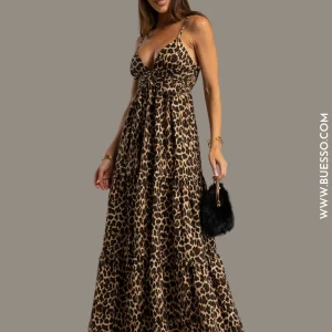 Robe léopard élégante avec boucle dorée sous poitrine